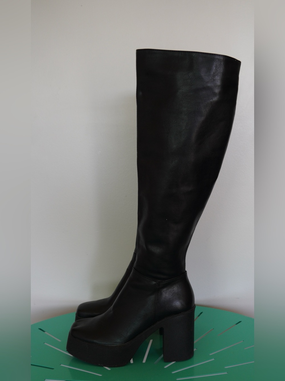 LA MODA “SLICK NICKS” Black Platform Boots